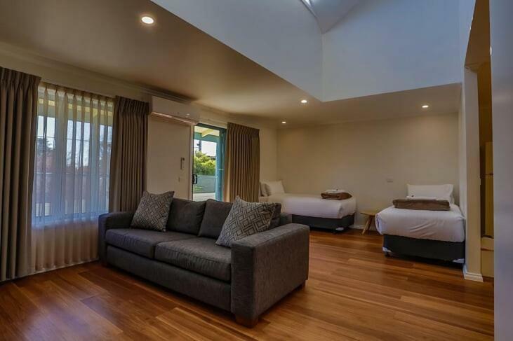 Phillip Island Off-Track Accommodation Cowes Eksteriør bilde